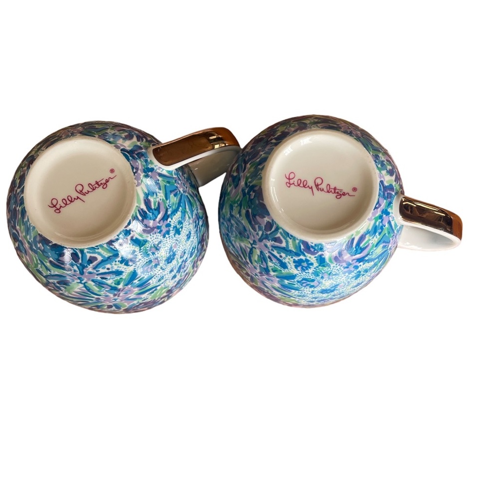 Set of 2 Lilly Pulitzer Blue Floral oversized mugs featuring a hidden kitty! - Picture 3 of 4